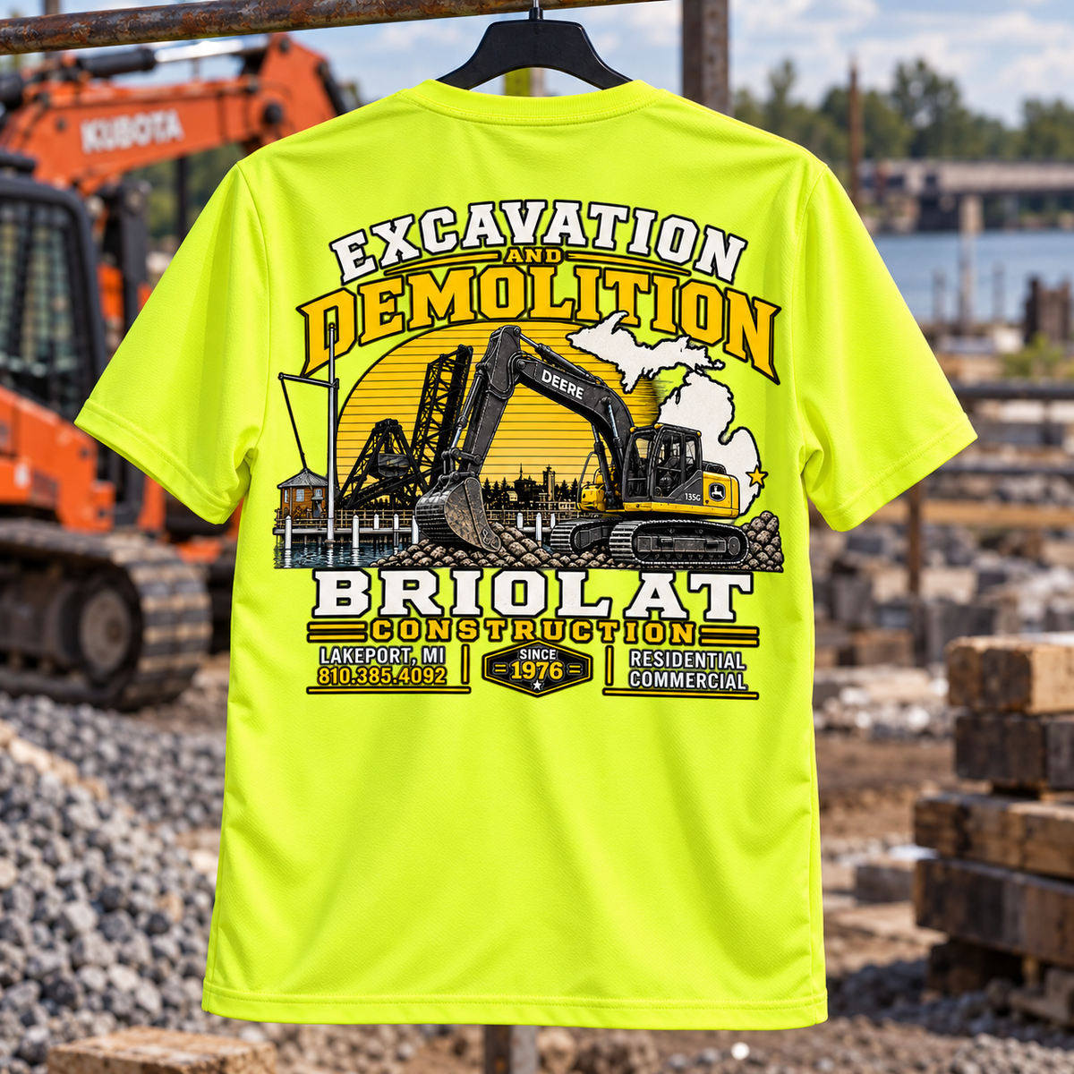 ST350 new neon yellow back Briolat construction jobsite mockup